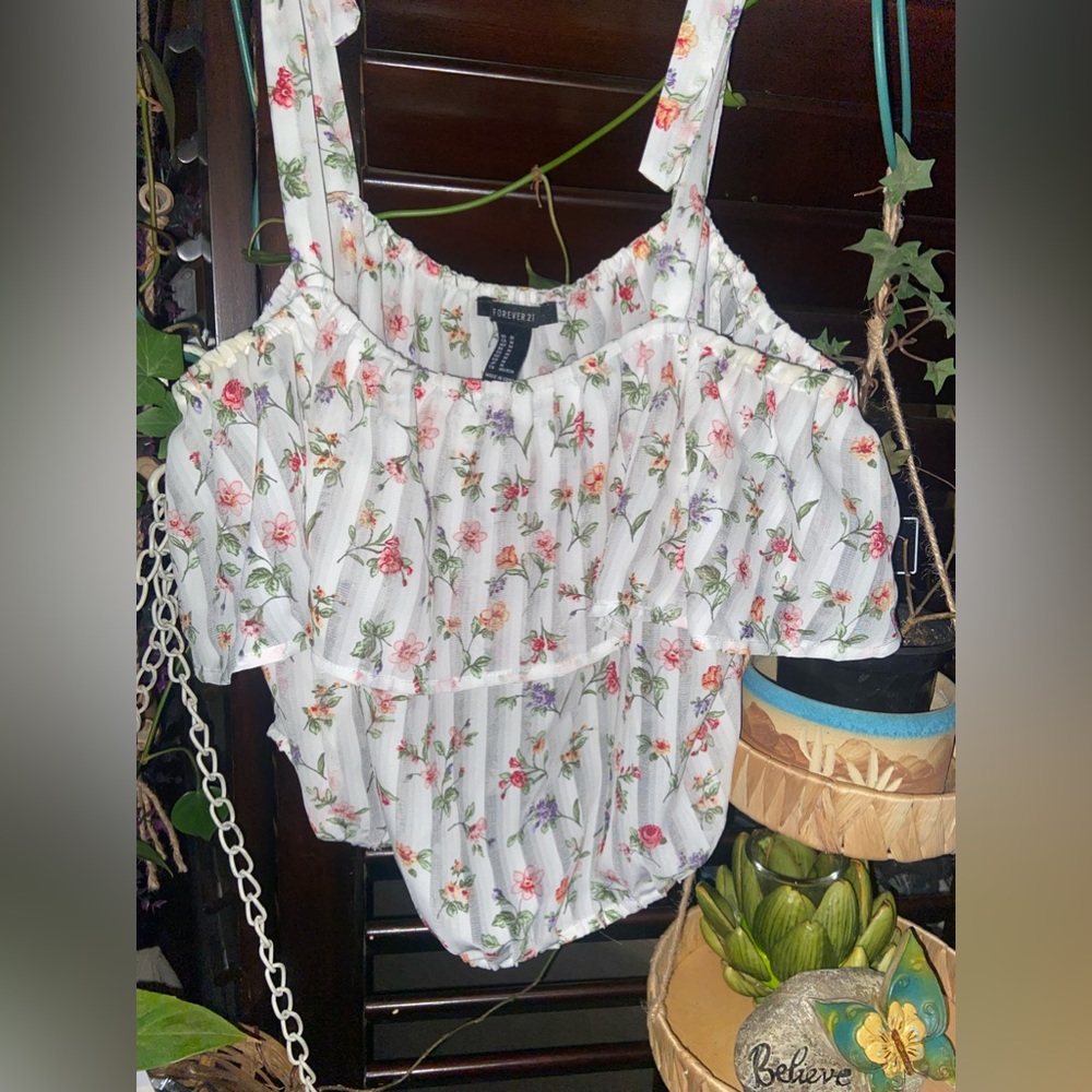 Forever 21 elastic cropped floral top w/tied straps